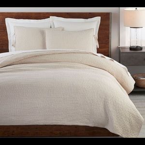 Pottery Barn quilt & shams (2)